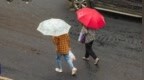 冷空气“冻”真格，上千公里雨带将维持，多地体验夏秋秒切换