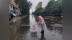 清朗金融网络 守护安心消费｜无畏风雨涉水而行，危难时刻彰显保险适老温度