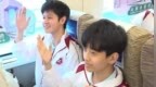 高铁变“行走的课堂”，香港青少年赴京途中合唱《歌唱祖国》