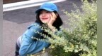 章若楠休闲街拍释出 蓝调穿搭演绎松弛少女感