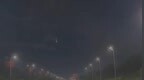 中秋夜成都上空一道不明火光在天边划过，科普博主分析可能是火流星