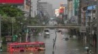 曼谷连日暴雨引发洪水，雨量较常年翻倍，城区积水“齐腰深”