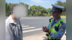 外国留学生交通违法，南昌一交警全程英文纠违