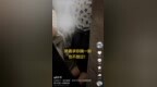 合肥飞往大连航班上，空姐磕碰乘客后下跪道歉？涉事航空公司员工回应
