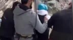 女游客蹦极前后悔，崩溃哭喊，仍被推下高台