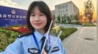 警察杨丽胜与歹徒搏斗身负重伤，牺牲时28岁，他的妻子怀孕4个月，从未见过爸爸的女儿如今续写警察故事