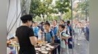 宜春一学校门口小卖部，孩子背古诗可免费换炸串