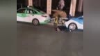 醉酒男子深夜沉睡马路中央　曾多次救人的他出手了