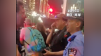 美景美“警”同频共振：南岸民警英语“圈粉”外国游客 守护与善意跨越国界