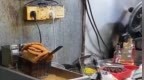 热销餐饮店声称“明厨亮灶”，镜头却对着地面，后厨老鼠出没