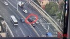 隔夜酒惹祸！司机路口等红灯酣睡 遇交警企图驾车逃离