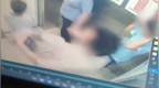 男子电梯中猛踹自闭症男童，被拘10日