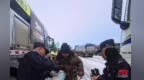 雨雪致司乘滞留他们暖心救助　甘肃这些高速路段管制