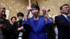 支持率暴跌创新低！高市早苗遭遇双重民意风暴