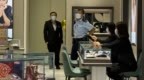 香港警方通报周生生珠宝劫案：2名嫌疑人被抓，被抢金链部分已找回
