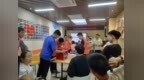 告别“躲猫猫”，铁岗社区为摊贩安了个“新家”