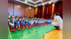 他们一次次弯下腰  只为让孩子挺直脊梁  2026世界脊柱日  一堂开在少年宫的“护脊课”