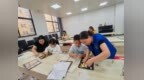 安徽长丰（双凤）经开区凤梅社区开展“鎏金非遗进社区，指尖巧绘邻里情”制作金箔画活动