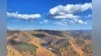 高山藏灵秀：甘肃庄浪朝那湫层林染秋色　展开动人画卷