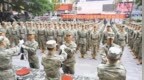 陆军步兵学院2026级新学员授衔授枪仪式举行（图）