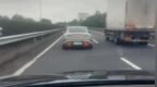 男子在高速故意开80km/h，被警察质问回应：后车闪我，我脾气上来了