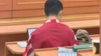 披旭日旗的中国留学生被遣返回国后或受法律惩罚，律师提醒：网上“开盒”违法，线下动手要担责