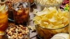 熬夜成瘾的年轻人，花大价钱吃中药零食养生