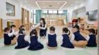 “幼儿园新来老师可厉害了，我被踢个大跟头”