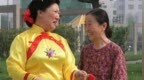 已故演员高秀敏剧照被印上祭祀用品，家属何庆魁回应：十分气愤