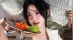 章若楠化身千禧少女慵懒大方