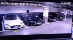 疑似上海车库特斯拉突然自燃起火 损失惨重