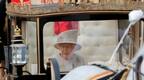 英国举行阅兵式庆祝女王伊丽莎白二世生日