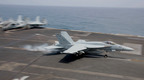 美军航母在中东发生严重事故：预警机着舰撞坏4架战斗机