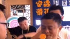 马云试吃中辣棒棒糖 回答真是高情商