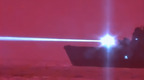 美国海军测试激光武器 成功击毁空中的无人机