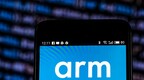 Arm破纪录交易背后：黄仁勋能否成半导体业最具话语权的人？