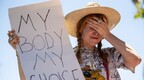 美媒：“罗诉韦德案”判决被推翻 堕胎权或成中期选举核心议题