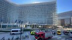 欧盟总部大楼发生火灾疏散人员 应急车辆抵达现场