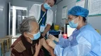 郑忠伟：我国老年人接种新冠疫苗不良反应低于年轻人