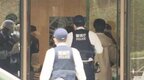 5名日本人持刀入室抢劫2名中国人 1强盗在缠斗中受伤死亡