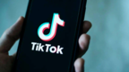 “为刷TikTok，这国政要配专门手机……”