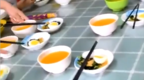 女子给自己报名“小饭桌”：不会做饭，外卖吃腻了