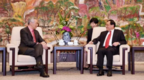继父亲李光耀后，李显龙也获得了“中国人民的老朋友”的称号