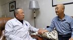 10年执着坚守 他是老人们眼中最贴心的“家庭医生”