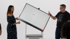 微软推出Surface Hub 3巨型触屏电脑：4K显示屏、纵向/横向模式旋转