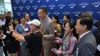免签首日 泰国总理亲赴机场迎接中国游客