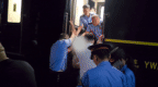 K150次列车凌晨临时紧急停靠进贤站，上演了这样一幕