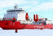 中国改装的乌克兰万吨大船，再次直奔北极，美国海警紧张盯防