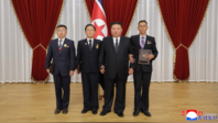 金正恩表彰为强化国防力量作出突出贡献的人员