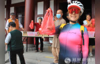 山东兖州兴隆寺特别活动：向信众免费赠送粽子，共饮甘露庆端午